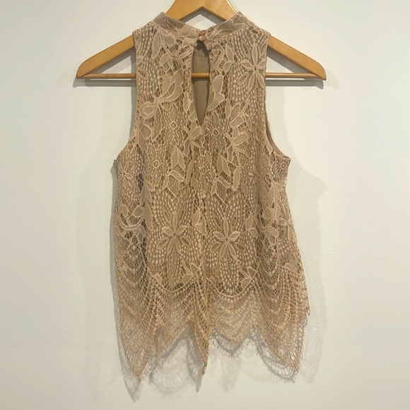 ✨ Lace Top✨ - Picture 2 of 3